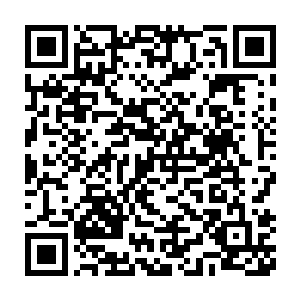 一些乌黑发亮的水珠子一样的东西从砂锅极为细小的孔洞里钻了出来二维码生成