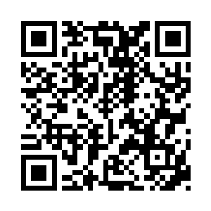 一傀儡人合力推动着这块巨型的蛮荒神石二维码生成