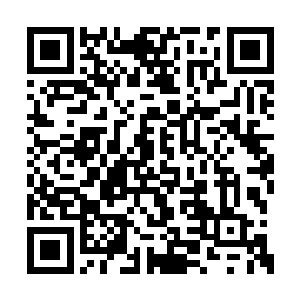 一双眼睛若有似无的看向池墨卿和佟诗丽的方向二维码生成