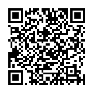 一名神官将一枚指甲大小的血红色晶体丢入到了嘴巴里面二维码生成