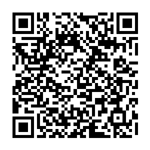 一块纪录着他上缴军功的秘银卡就被送上了专用于传递消息的高速浮空艇二维码生成