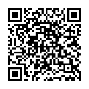 一大群人在一起嘻嘻哈哈的说假话也是一种不错的生活二维码生成