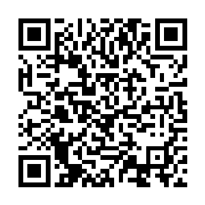 一座在海面上载浮载沉的冰山上半截轰然爆炸了开来二维码生成