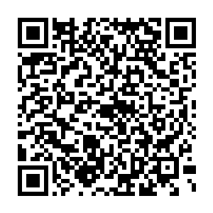 一群哈尔滨大学的学生利用星期天架起到临近的哈尔滨医科大学演讲二维码生成