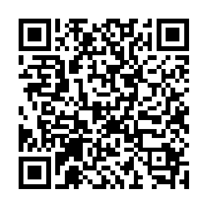 下意识的伸手把张敬尧手里的剩下的奶糖全给拿了过去二维码生成