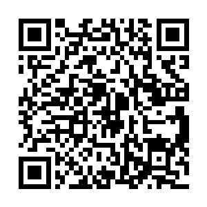 下面的学生大部分都在传播讨论着刚才常文和林灵的战斗二维码生成