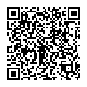 不像是很多首映礼女星那么浓妆艳抹的珍妮弗对福克斯电影的总裁笑着说道二维码生成