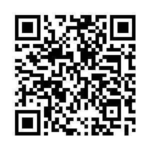 两个人似乎用眼神交流了一个残忍的信息二维码生成