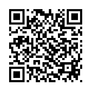 两人缠绵的一吻才难舍难分的离开二维码生成