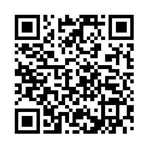 两位披着斗篷的神秘人和众人反应一样二维码生成