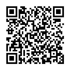 两排倒挂的烛光在我的左右手两边依次排列到为止的尽头二维码生成