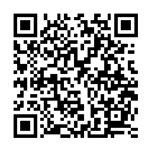 乌雨琪端着酒杯壮着胆子绕过桌子挨着夏云杰在里面坐了下去二维码生成