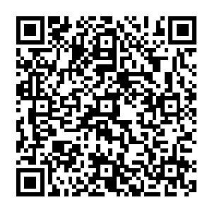 乔逸峰完全无视了那个美艳空姐的笑容――这个举动让那位空姐的眼神里微微有些失落二维码生成