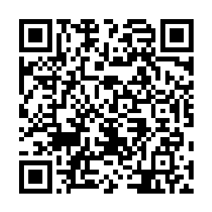 仔细一看在珠子中心还有一小粒透明的极精致的镂空圆珠二维码生成
