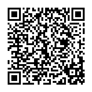 他一边说一边无奈地将手中一把打到空膛的手枪递到了端木安国面前二维码生成
