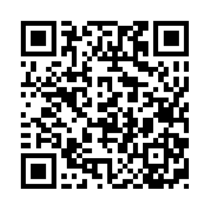 他们从卡卡身边经过的时候还在聊着天二维码生成