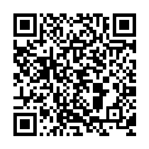 他们在里面亲眼目睹了挂着唐亦森先生车牌号码的银色保时捷918二维码生成
