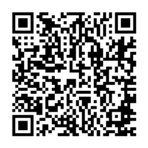 他依旧将收纳着玄骨战铠和巨神兵的乾坤戒通过秘法隐藏在自己体内二维码生成