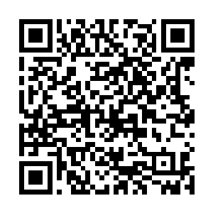 他假装是自言自语般用不算很响的声音念出了后半句话二维码生成