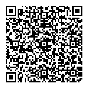 他双手掐诀 月精轮滴溜溜的旋转 只是一息就变得庞大无比 它旋转在天际 垂下万到光幕 将此地方圆千米封锁二维码生成