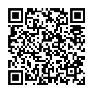 他发现眼前的这个比自己年轻许多的男人和之前不一样了二维码生成