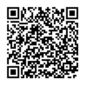 他可不愿意杰哥看到或者知道他跟此时正惹他发怒的家伙厮混在一起二维码生成