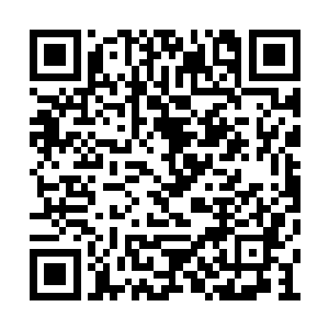 他可以做主让周蕊在店里面任意的挑选三件首饰二维码生成