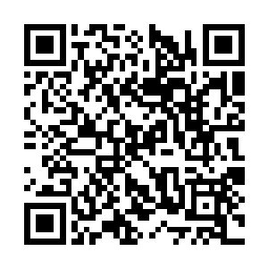 他已经接到了银行方面用手机短信发来的收款信息二维码生成