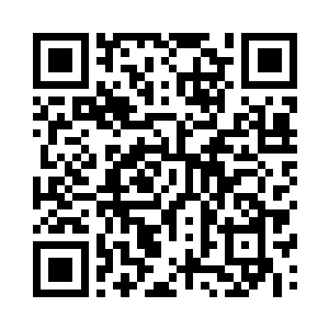 他手握在那把插在桌子里的水果刀上二维码生成