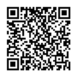 他操控着机甲狠狠挥了挥机甲右手臂上的巨型远程狙击枪二维码生成