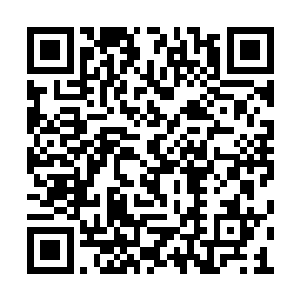 他的选择模式更简单――他会去自己喜欢的地方二维码生成