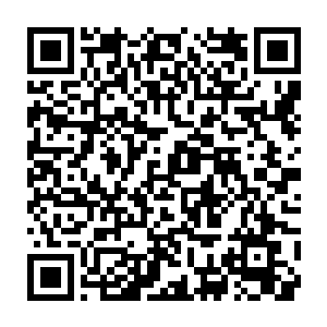 以至于胸前的那两点突起格外的显眼……再加上冷冰冰脸上那还未散去的潮红二维码生成