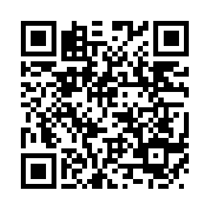 伸手轻轻抚摸着维安娜的柔顺长发二维码生成