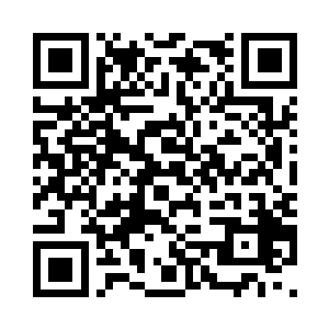 似乎没想到我会在这里――他认识我二维码生成