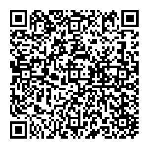 但现在 身处这个地方 不能使用法力 那就不能御空而去 他前进一步 靠在铅笔边缘向下一看 顿时倒吸一口凉气二维码生成