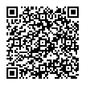 但考虑到他的职业以及琼恩正在浏览网页的事实――琼恩几乎就像是在观赏一部精彩的电影二维码生成