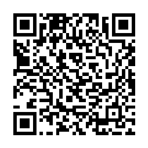 便狠狠跟那些沙地骑士拦截而来的武器碰撞在了一起二维码生成