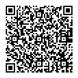 倒是被放置在显眼位置的一块不知名材料制作而成的棋盘和一块黑乎乎的石头引起了秦方的注意了二维码生成