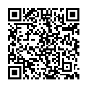 偷偷地把连接木桶上的绳索系在了隐蔽的船杠处二维码生成