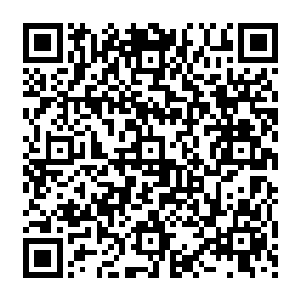 先后看到了被数名女人环绕的著名导演托尼・斯科特和超模辛迪・克劳馥的老公李察・基尔二维码生成