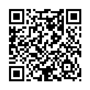 冯毅殷勤地赶紧用自己擦汗的毛巾擦了擦桌子二维码生成