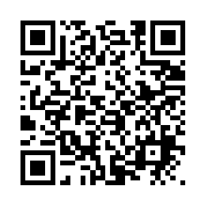 几人进去之后殷暖正盘腿坐在案几前看着什么二维码生成