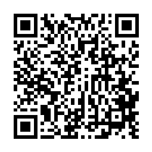 几十名衣着打扮和李耀相差无几的低阶修真者正在交易二维码生成