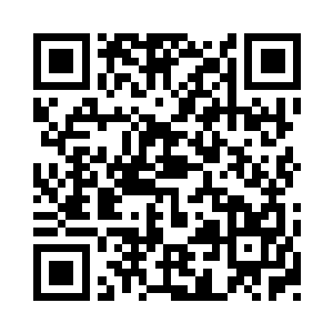 刚刚他们就看到这男的朝着他们轻轻一碰二维码生成