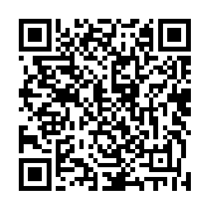 刚才我绊倒的时候只有周围几个桌子的人往这边撇一两眼二维码生成