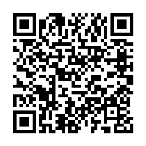 刚才苦大仇深的笑脸瞬间布满了甜蜜幸福的微笑二维码生成