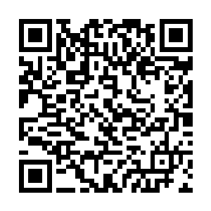 刚才还在自己身前的墨此时已经和米家宣抱在了一起二维码生成