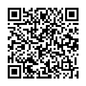 别的香客只在面门口的巨大铁香炉里上了香之后就离开了二维码生成