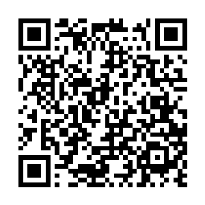 医生和护士注意到了床单上被染红了一大片的血迹二维码生成