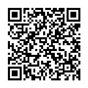 原本亦步亦趋的小心翼翼正在直升机掩护下准备进攻这边的建筑二维码生成
